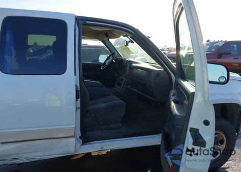 2005 Chevrolet Silverado 2500Hd Ls z USA, uszkodzony, nr VIN 1GCHC29U85E106329